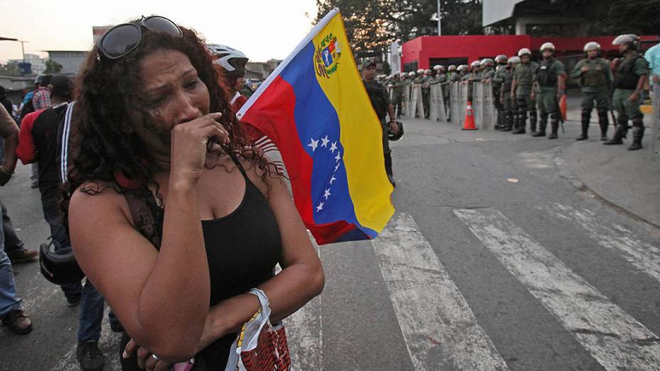 Chavistas lamentam a morte de Hugo Chávez