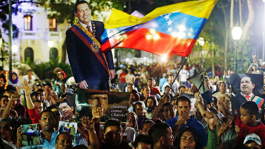 Chavistas fazem vigília no centro de Caracas
