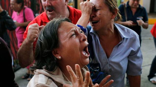 Clima de tristeza na Venezuela após anúncio da morte de Hugo Chávez