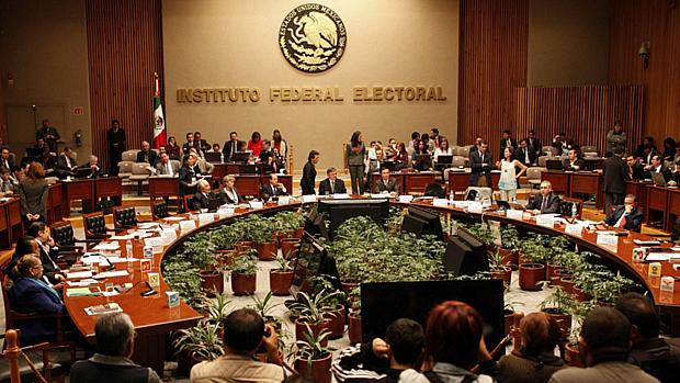 Reunião do Instituto Federal Eleitoral (IFE) no México