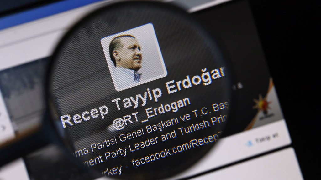 Imagem mostra o perfil do premiê turco Recep Tayyip Erdogan no Twitter