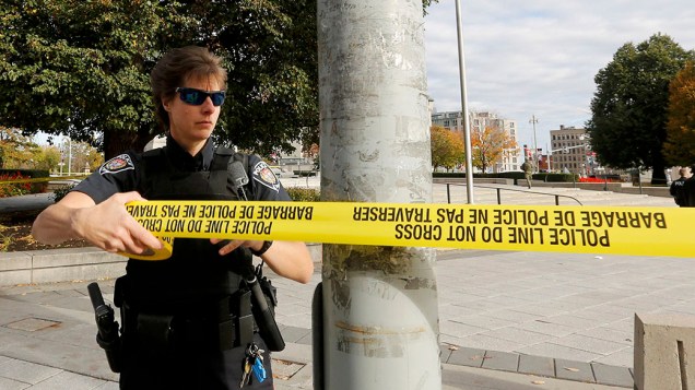 Policial isola área perto do Parlamento canadense, em Ottawa