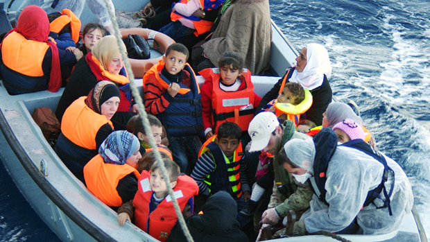 Marinha italiana resgatou mais de mil imigrantes, perto da ilha italiana de Lampedusa