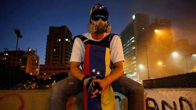 Manifestantes contra o governo venezuelano na Praça Altamira, em Caracas