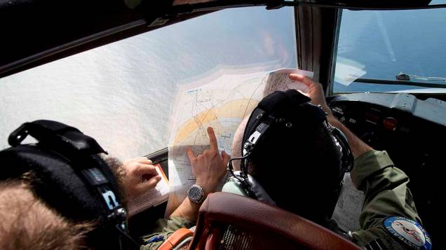 <p>Força Aérea da Austrália sobrevoa o Oceano Índico em busca dos objetos detectados no mar por satélites. Autoridades acreditam que possam ser peças do avião da Malaysia Airlines, desaparecido desde o último dia 8</p>