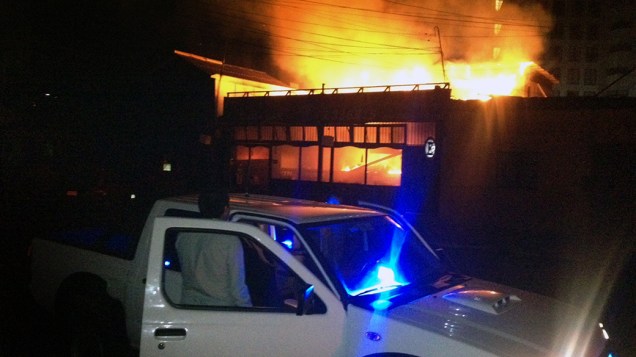 Restaurante sofreu um incêndio após o forte terremoto que atingiu na costa do Chile, na cidade de Iquique