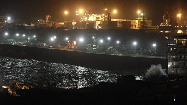 Vista do porto de Iquique, norte do Chile que recebeu alerta de tsunami após terremoto de forte magnitude, nesta terça-feira (01)