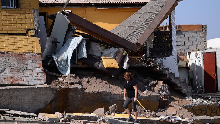 Novo terremoto, de magnitude 7,6 graus, atingiu ontem à noite o extremo norte do Chile, gerando novo alerta de tsunami