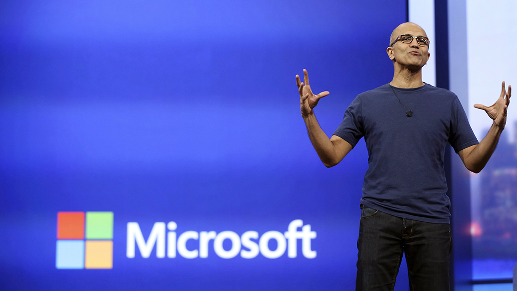 O CEO da Microsoft, Satya Nadella, durante conferência em San Francisco, Califórnia; A empresa anunciou o corte de 14% de sua força de trabalho, reduzindo pela metade o tamanho de sua recente aquisição 'Nokia' e cortando outras operações de investimento