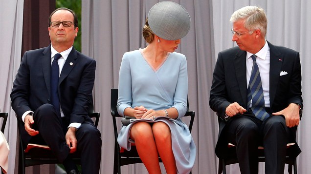 O presidente da França, François Hollande, a rainha Mathilde e o rei Philippe, da Bélgica, participam de uma cerimônia em homenagem ao centenário da I Guerra Mundial, em Liège