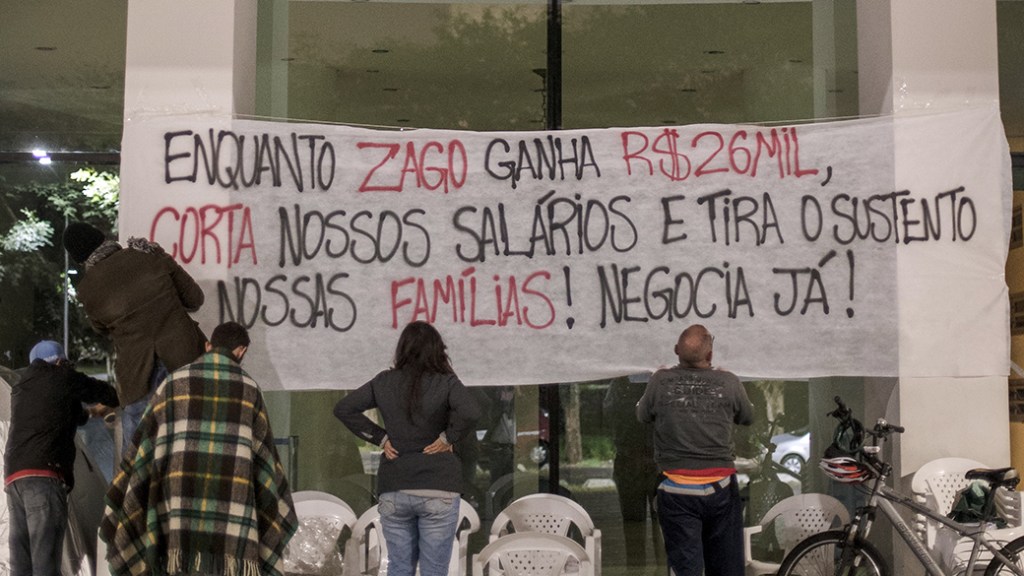 Em 2014, cortes de gastos no orçamento da Universidade de São Paulo (USP) motivaram greve de funcionários