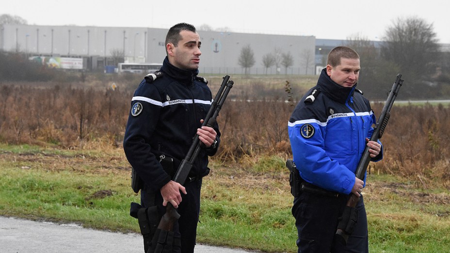 Forças da polícia francesas cercaram, nesta sexta-feira (9) uma empresa na cidade de Dammartin-en-Goële, na região de Seine-et-Marne, a 40 km de Paris