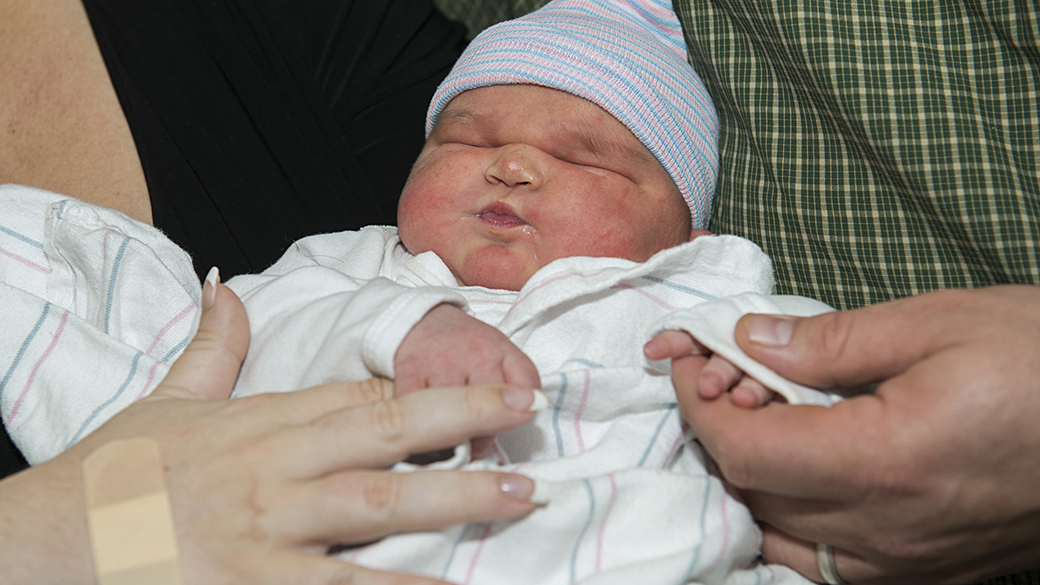 A bebê Carisa Ruscak, que nasceu com 6,5 quilos