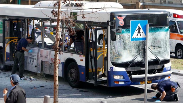 Ônibus explode no centro de Tel Aviv em ataque terrorista