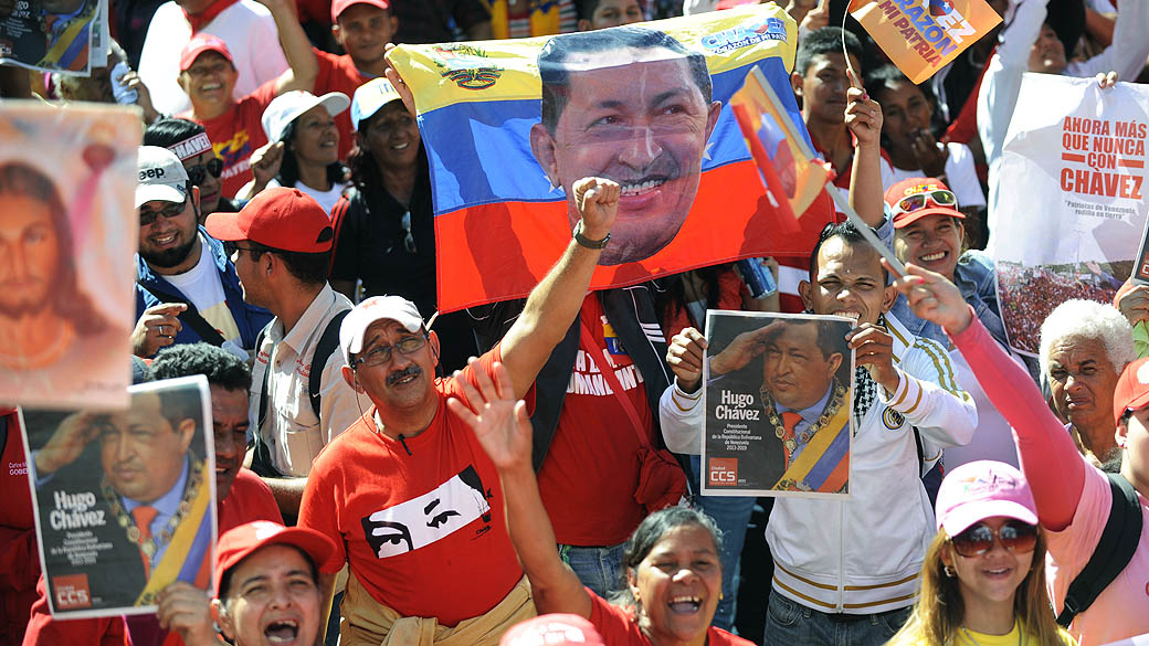 Simpatizantes do presidente Hugo Chávez durante manifestação, em Caracas