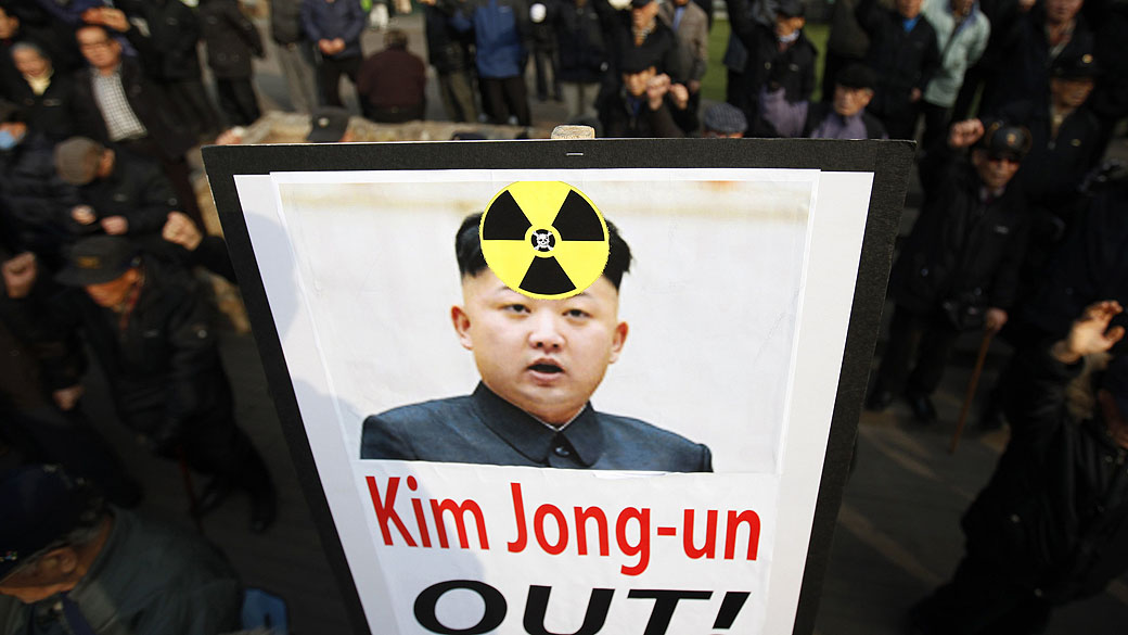 Ativistas protestam hoje em Seul, na Coreia do Sul, contra possível plano de teste nuclear da Coreia do Norte