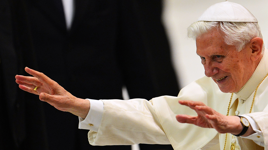 Papa Bento XVI durante audiência com sacerdotes na paróquia de Roma, no Vaticano