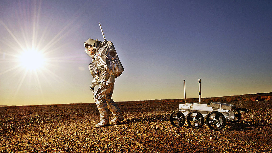 Astronauta austríaco simula viagem à Marte nas dunas do deserto Merzouga, Marrocos