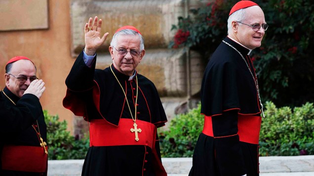 Os cardeais brasileiros dom Odilo Scherer e dom Geraldo Majella Agnello chegam para reunião de preparação do Conclave, na Sala Paolo VI, no Vaticano
