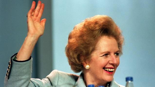 Margaret Thatcher durante coletiva em 1989