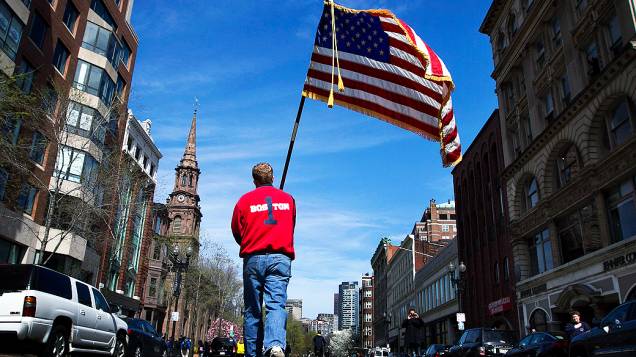 Boston homenageia vítimas de atentado