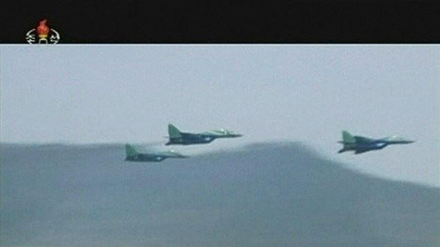 Imagem de TV mostra cerimônia militar na Coreia do Norte
