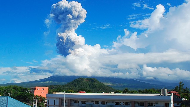 <p>O vulcão filipino Mayon em erupção</p>