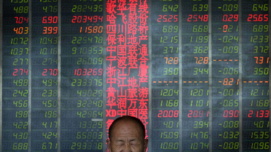 A alta já no final das operações elevou os principais índices acionários chineses, um fenômeno que os mercados geralmente interpretam como intervenção do governo para elevar os valores antes do fechamento