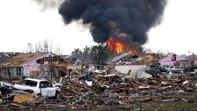 Vários tornados atingiram partes da região central dos Estados Unidos, com maior destruição no Estado de Oklahoma