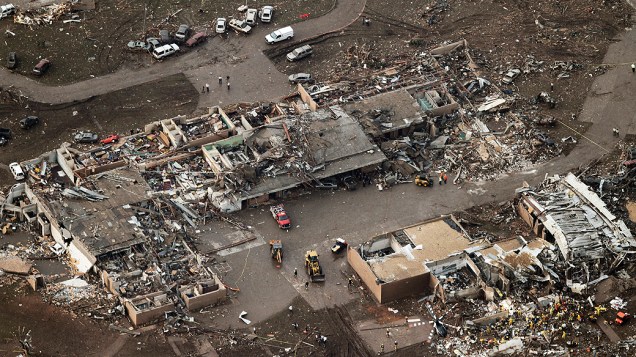 Imagens aéreas mostram o estrago causado pelo tornado que passou por Moore, em Oklahoma, nos Estados Unidos