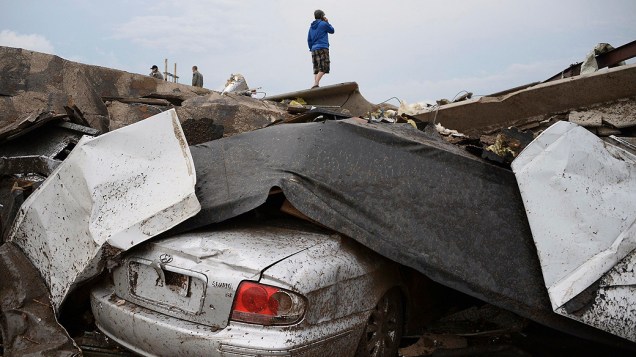 Vários tornados atingiram partes da região central dos Estados Unidos, com maior destruição no Estado de Oklahoma