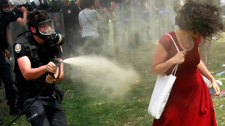 Jovem é morto em manifestação na Turquia; é a 2ª morte ligada à onda de protestos iniciados na sexta-feira (31) contra a derrubada de árvores e a destruição do parque Gezi