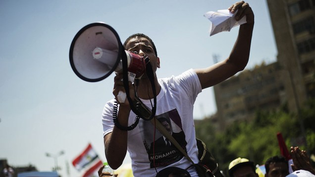 Simpatizantes da Irmandade Muçulmana fazem manifestação a favor do presidente egípcio, Mohamed Mursi, no Cairo