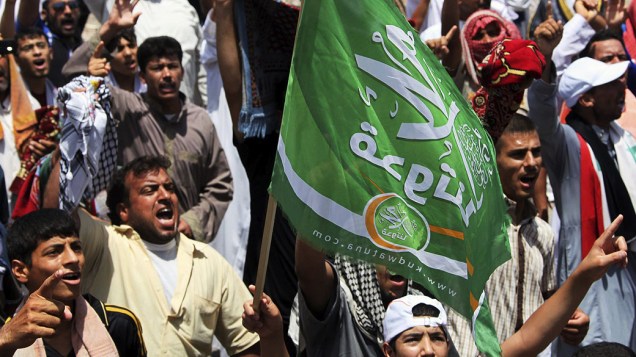 Manifestantes participam de protesto contra o governo, em Fallujah nesta sexta-feira (12) . O país tem sido envolvido em uma grave crise política e de segurança, agravados pelos protestos de minoria sunita contra o governo do primeiro-ministro Nuri al-Maliki, no Iraque