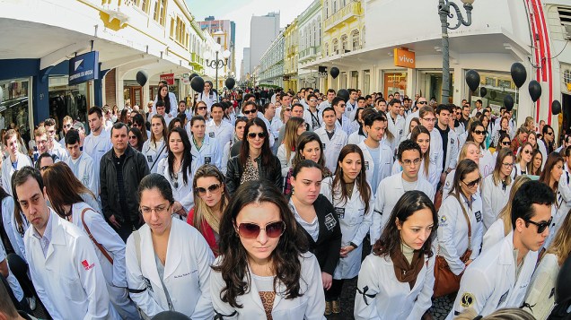 Médicos catarinenses paralisam as atividades nesta quarta-feira (31) em apoio à movimentação nacional
