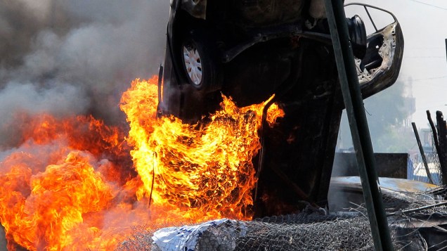 Carro-bomba atingiu o bairro de Kadhimiya, em Bagdá. Uma série de ataques de carros-bomba aconteceram nesta quinta-feira matando pelo menos 28 pessoas e ferindo mais de 100, uma delas perto da Green Zone, complexo diplomático, no Iraque