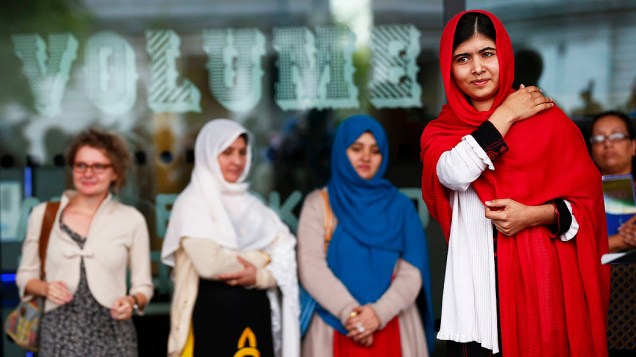 Malala Yousafzai, paquistanesa que foi baleada na cabeça pelo Talibã por defender a educação das meninas, fala na abertura da Biblioteca de Birmingham, no centro de Inglaterra (03/09/2013)