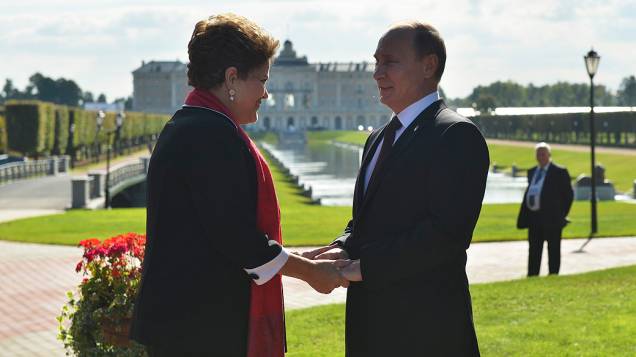 Presidente da Rússia, Vladimir Putin recebe presidente Dilma Rousseff antes de uma reunião de líderes do BRICS na cúpula do G20, em Strelna perto de São Petersburgo, na Rússia