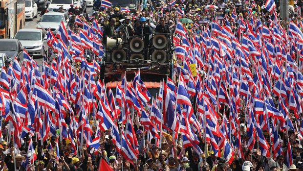 Tailandeses protestam contra o governo da primeira-ministra e pedem sua renuncia, em Bangcoc