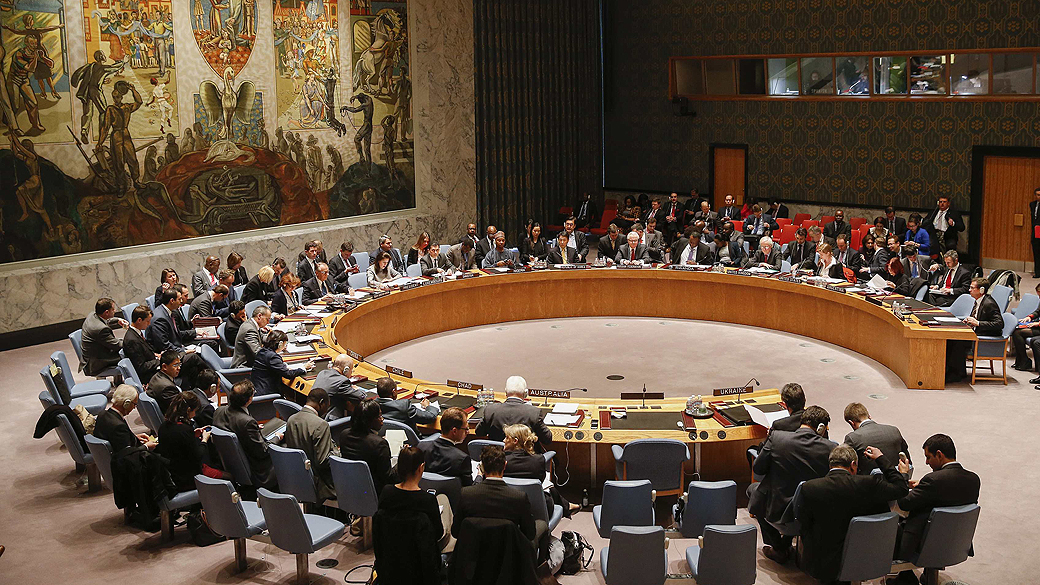 Os membros do Conselho de Segurança das Nações Unidas durante uma reunião sobre a crise na Ucrânia, na sede da ONU em Nova York, nos Estados Unidos, nesta quarta-feira (19)