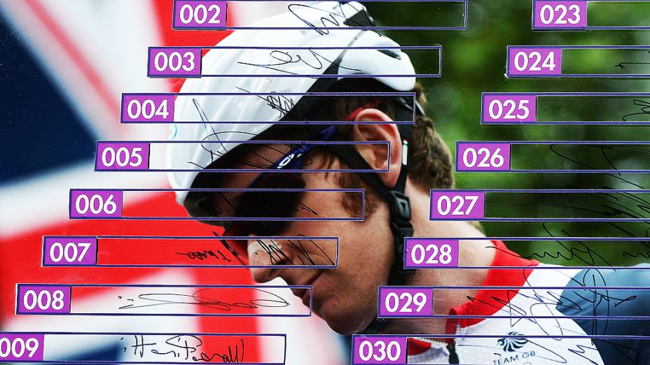 O ciclista britânico Bradley Wiggins, recente vencedor da Volta a França, antes do início da prova masculina