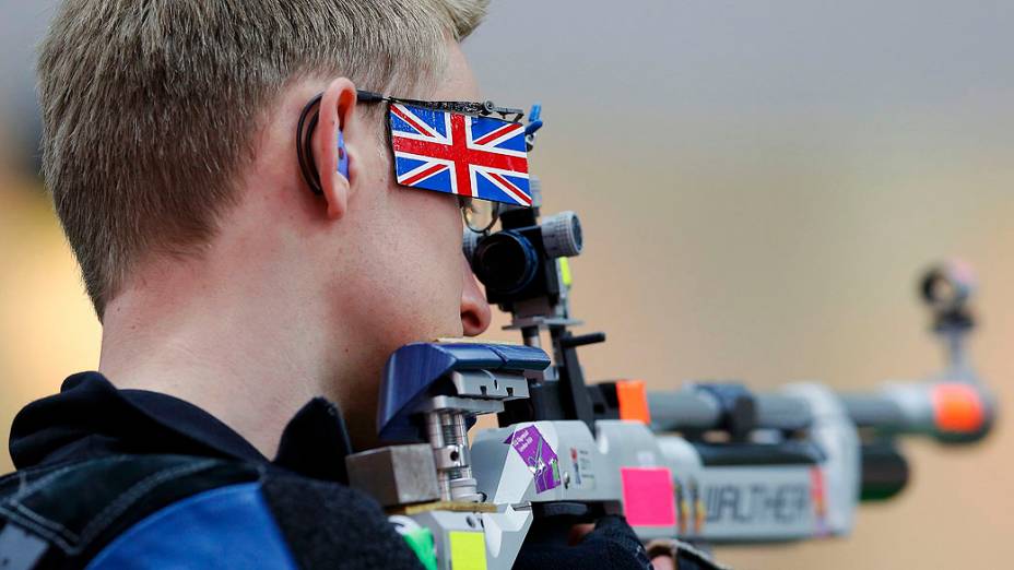 James Charles da Grã-Bretanha durante prova do tiro de pistola de ar comprimido a 10 metros, em 30/07/2012