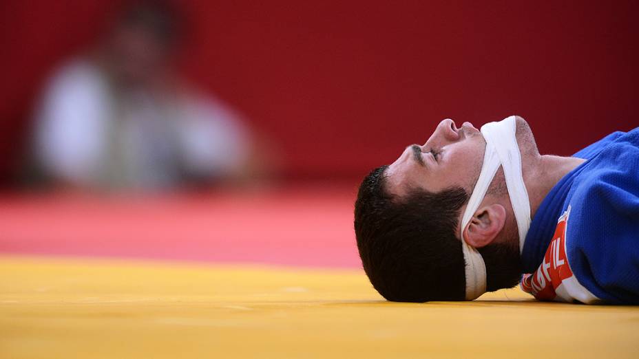 Judoca Avtandil Tchrikishvili da Geórgia depois da competição em Londres, em 31/07/2012