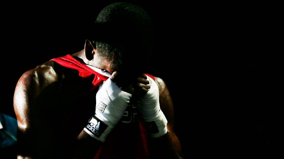 O boxeador Jamel Herring dos Estados Unidos após ser derrotado por Daniyar Yelessinov do Cazaquistão, em 31/07/2012