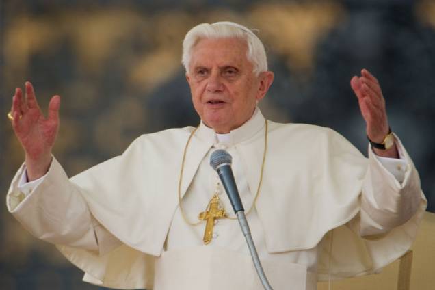 Durante discurso na Praça de São Pedro, no Vaticano, o papa Bento XVI aceitou a renúncia do bispo irlandês John Magee - acusado de encobrir denúncias de abusos sexuais cometidos por padres.