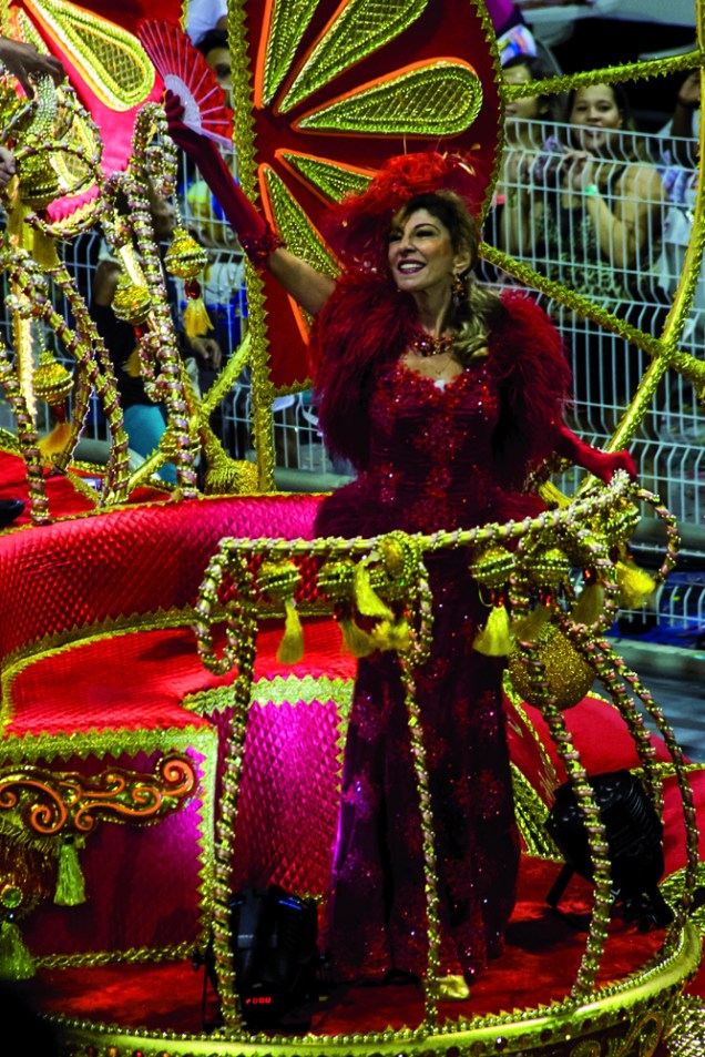 Marília Pêra é homenageada pela Mocidade Alegre no Carnaval 2015