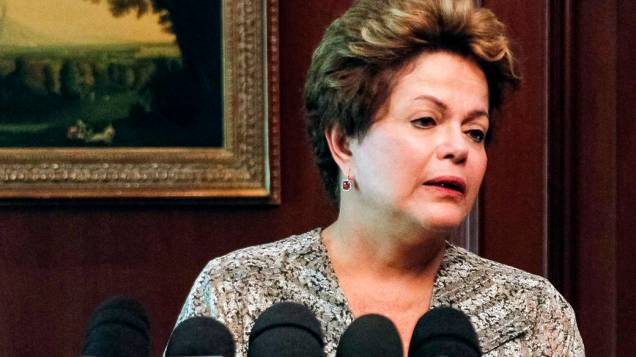 A presidente Dilma Rousseff durante discurso sobre o incêndio na boate Kiss, em Santa Maria
