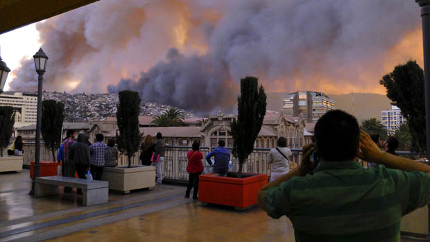 Autoridades tiveram que evacuar mais de 5.000 pessoas da cidade de Valparaíso, no Chile