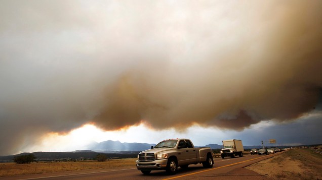 Incêndios no Colorado obrigam à evacuação de pessoas, no parque nacional de Waldo Canyon