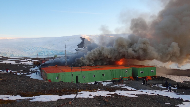 <p>Incêndio na Estação Comandante Ferraz, na Antártica</p>